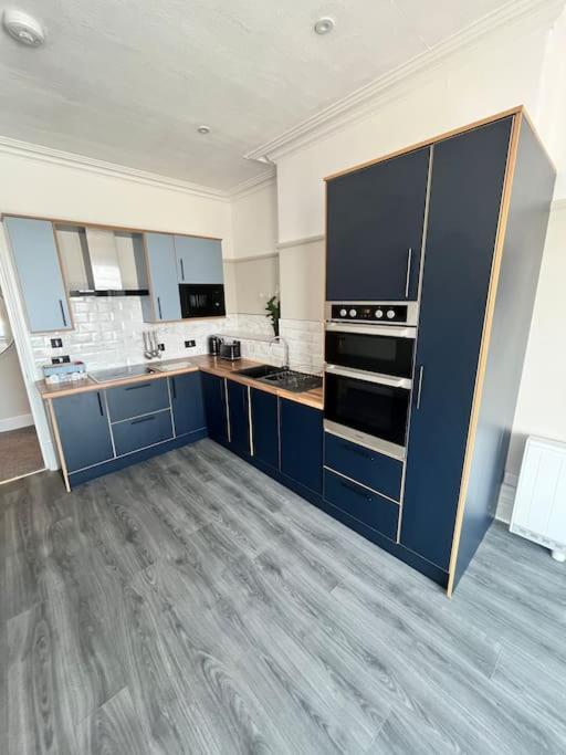 Stunning 2 Bedroom Ground Floor Sea View Apartment Rhôs-on-Sea Exterior foto