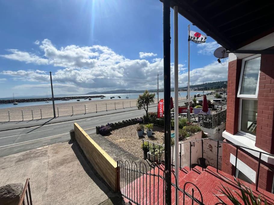 Stunning 2 Bedroom Ground Floor Sea View Apartment Rhôs-on-Sea Exterior foto